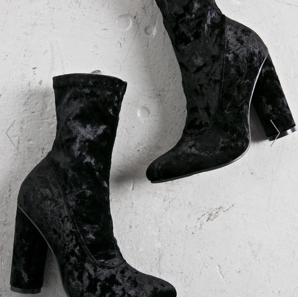 Size 6 Black Ankle boot heels